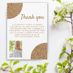 Tarjeta De Agradecimiento 60 y Fabulous Gold Purpurina Photo 60th Birthday<br><div class="desc">60 y Fabulous Gold Purpurina 2 Photo 60th Birthday Gracias Card. Esta tarjeta de agradecimiento es perfecta para agregar un toque de glamour a las celebraciones de cumpleaños. La tarjeta presenta un impresionante diseño de purpurina de oro falso. Lo que hace que esta tarjeta de agradecimiento sea especial es que...</div>