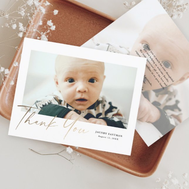 Tarjeta de agradecimiento a la bebé con guión de o (Modern Handwritten Gold Script Baby Photo Budget Thank You Cards.)
