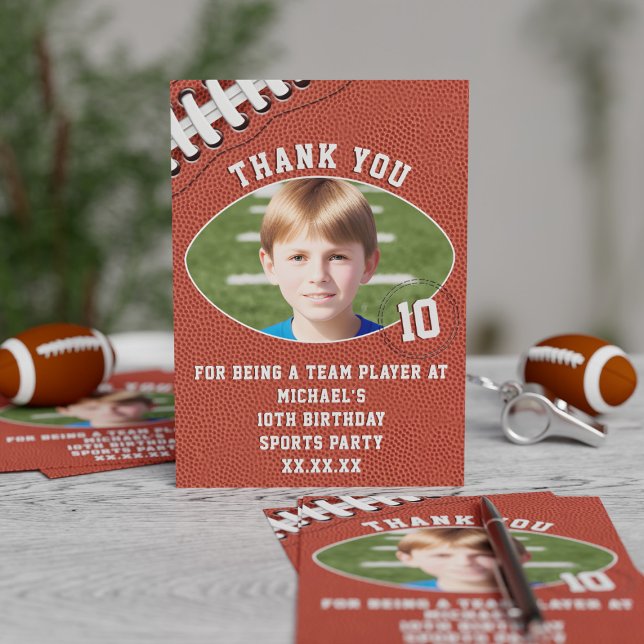 Tarjeta de agradecimiento a la foto de cumpleaños  (A thank you card to send out for your american football theme party)