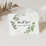 Tarjeta de agradecimiento a las hojas verdes tropi<br><div class="desc">Esta tarjeta de agradecimiento de hojas verdes tropicales es perfecta para una simple ducha de novia. El diseño está decorado con hermosas hojas verdes pintadas a mano,  adornando un marco geométrico dorado. Estas tarjetas se pueden usar para un boda,  una ducha de novia o cualquier evento especial.</div>