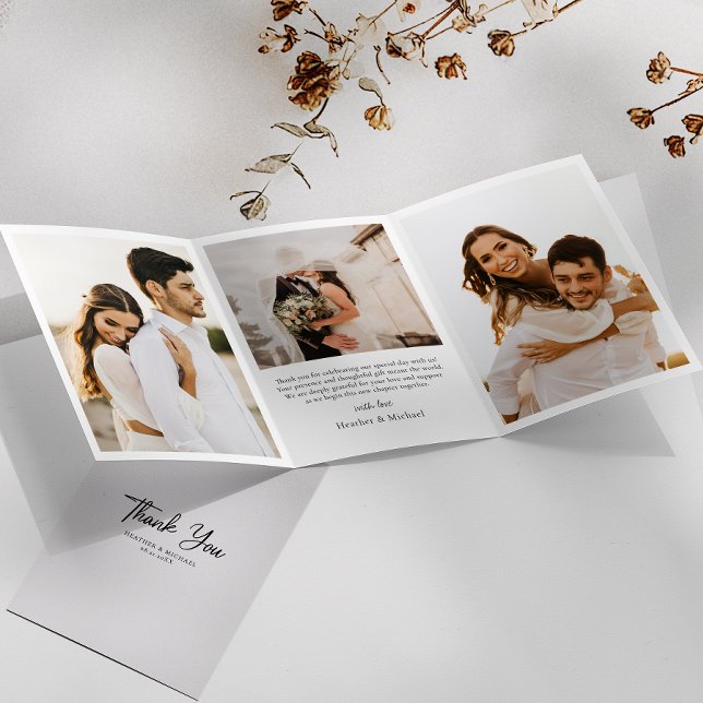 Tarjeta de agradecimiento a los trípicos modernos (Elevate your thanks! Our trifold wedding cards let you share memories and heartfelt message.)