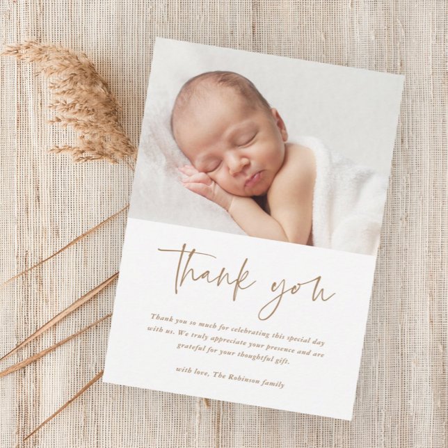 Tarjeta de agradecimiento al bautismo religioso de (Modern script baby photo budget baptism thank you card.)