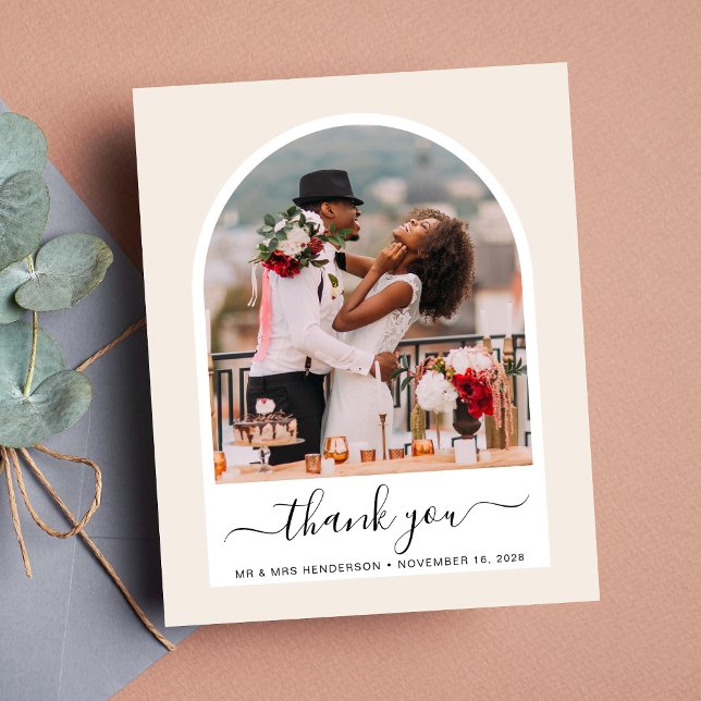 Tarjeta de agradecimiento al Boda de crema de foto (Celebrate your love story with a thank you card showcasing your photo in an elegant arch frame)