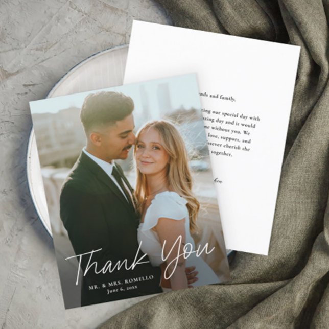 Tarjeta de agradecimiento al Boda de foto presupue (Budget Modern Script Simple Wedding Photo Thank You Cards.)