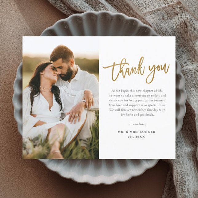 Tarjeta de agradecimiento al Boda de fotos de Budg (Modern gold script wedding photo budget thank you card.)