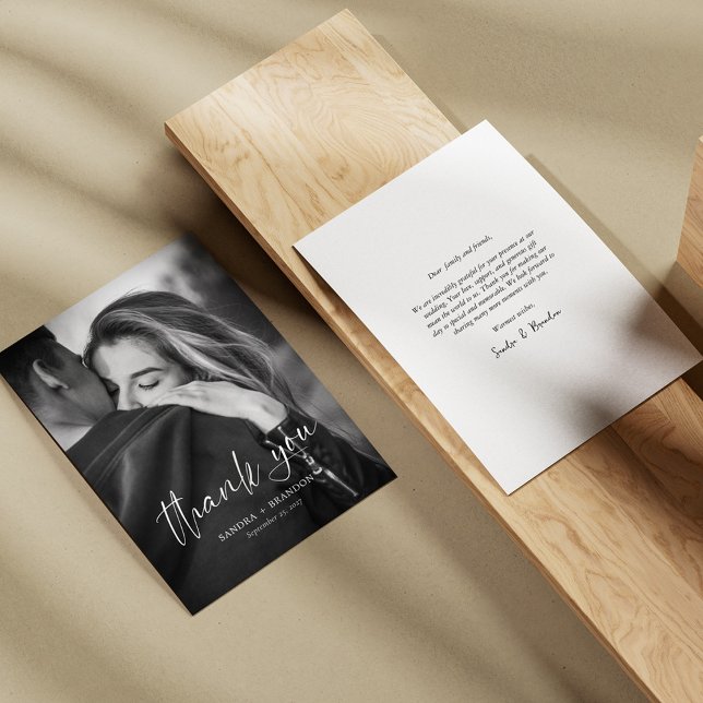 Tarjeta de agradecimiento al Boda de fotos de escr (Modern White Script Photo Wedding Thank You Card)