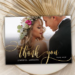Tarjeta de agradecimiento al Boda de fotos Modern<br><div class="desc">Moderna Moda Elegante Boho Gold Calligraphy Script Boda 2 Foto Tarjeta De agradecimiento. Elegante boda de agradecimiento plantilla que incluye una foto vertical completa en el frente con el texto "Gracias" en un caprichoso guion de tipografía con letras a mano rápida swash tamaño tamaño de letra Relieve metalizado de oro...</div>