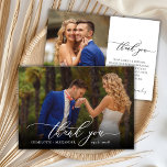 Tarjeta de agradecimiento al Boda de fotos Moderno<br><div class="desc">Moderna Elegante Moda Caligrafía Script Boda 2 Foto Tarjeta De agradecimiento. Elegante plantilla de boda de agradecimiento que incluye una foto vertical completa en el frente con el texto "Gracias" en un caprichoso guion tipográfico con letras a mano rápida tipo de letra cruz tipo cruz con sobreposición blanca en la...</div>
