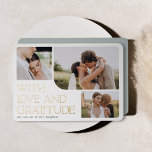 Tarjeta de agradecimiento al Boda del Relieve meta<br><div class="desc">Elegante tarjeta de agradecimiento nupcial con un trío de fotos bodas en formas orgánicas redondeadas para un moderno estilo boho. "Con amor y gratitud" aparece en la esquina inferior izquierda con letras de Relieve metalizado dorado,  con sus nombres debajo. Añadir un mensaje personal y una firma al reverso.</div>