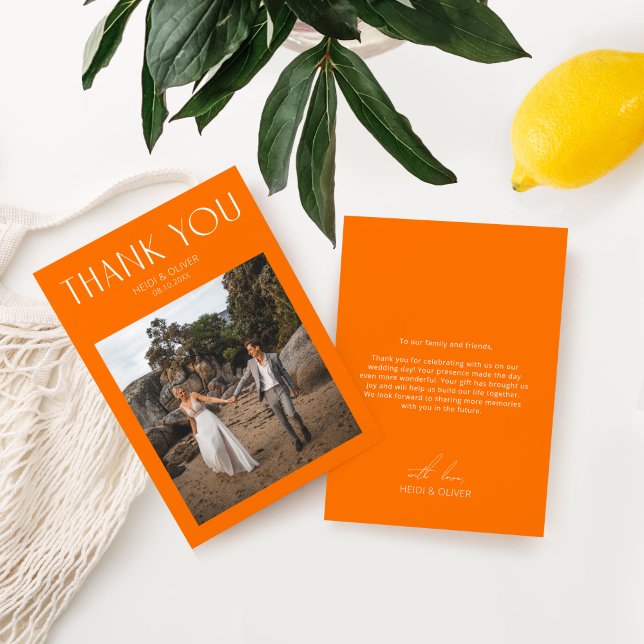 Tarjeta de agradecimiento al Naranja moderno y vib (Modern Vibrant Orange Photo Wedding Thank You Card)