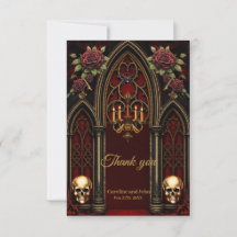 Arco gótico con calaveras.