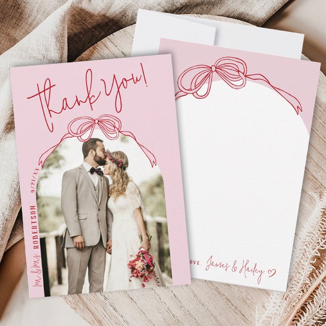 Tarjeta De Agradecimiento Arco moderno extravagante dibujado a mano ROSA Bod (Pink and Red quirky whimsical modern coquette bow arch frame wedding photo Mr & Mrs thank you card)