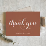 Tarjeta De Agradecimiento Audaz caligrafía moderna terracota<br><div class="desc">Envíe gracias con esta tarjeta de agradecimiento de personalizable. Presenta una caligrafía moderna y una tipografía simple sobre un fondo de terracota. Personalice agregando su nombre u otros detalles. Esta tarjeta de agradecimiento por caligrafía es perfecta para empresas,  bodas,  duchas de novias,  duchas para bebés,  graduaciones y mucho más.</div>