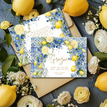 Tarjeta De Agradecimiento Azulejos azules de limón italiano ducha de novia<br><div class="desc">Transporte a sus huéspedes a un paraíso mediterráneo con nuestra ducha de limón y azules gracias a las tarjetas. Este encantador diseño presenta limones acuáticos vibrantes, complementados con intrincadas baldosas azules que recuerdan a los motivos italianos o marroquíes, adornadas con delicadas flores azules. Perfecto para una moda y un ambiente...</div>