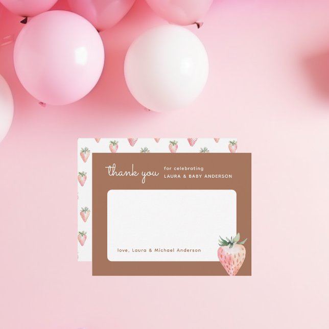 Tarjeta De Agradecimiento Baby Shower de fresa acuarela (Thank you card in brown background and with a cute pink coquette watercolor strawberry)