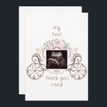 Tarjeta De Agradecimiento Baby Shower Funny del ultrasonido del transporte d<br><div class="desc">Tarjeta de agradecimiento de Baby Shower con foto de ultrasonido. La perspectiva del bebé. Gracias del bebé. Princesa Carriage. Fondo blanco. Texto dorado. Gracioso.</div>