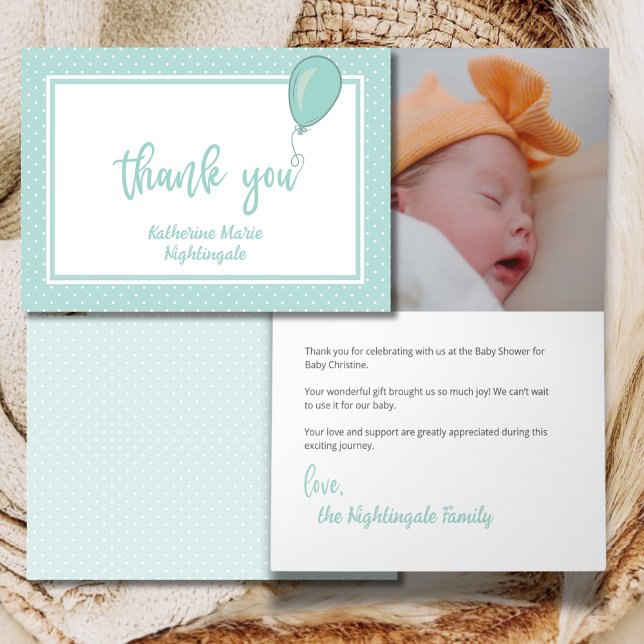 Tarjeta De Agradecimiento Baby Shower Género Neutral Foto BOHO Verde (Baby Shower gender-neutral boho mint green photo thank you card with baby photo, polka dots, balloon)
