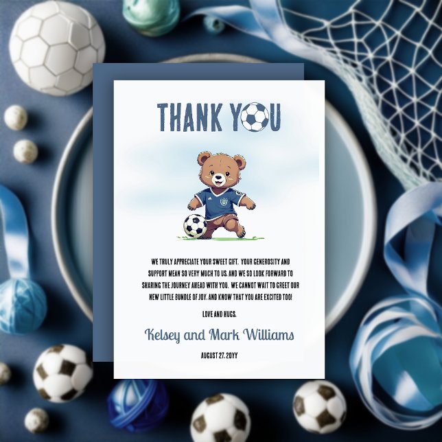 Tarjeta De Agradecimiento Baby Shower, un jugador de fútbol que espera a un  (Cute Blue Teddy Bear Soccer Player Boy Baby Shower 
'Thank You' Card)