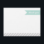 Tarjeta De Agradecimiento Bandera moderna y gris y tiras de baño gracias a l<br><div class="desc">Moda moderna de moda femenina, borde de banda náutica preppy moderno y cinta de bandera dulce con mensaje de agradecimiento o añada tu propio texto personalizado o monograma de nombre. La parte posterior tiene un patrón de rayas diagonales coordinadas. Haga clic en el botón Personalizar para cambiar fuentes y colores....</div>