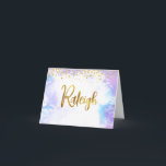 Tarjeta De Agradecimiento Bat Mitzvah Gold Script Purple Custom Name Raleigh<br><div class="desc">¡Asegúrate de que tu favorito Bat Mitzvah muestre su aprecio a todos los que apoyaron su evento! Envíe esta nota de agradecimiento impresionante, moderna y personalizada. El Relieve metalizado dorado espumoso manuscrito y los pequeños puntos purpurinas superponen un fondo de color morado claro. ¡Garantizado para darle un toque de diseño...</div>