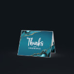 Tarjeta De Agradecimiento Bat Mitzvah Gold Turquoise Ombre Agate Bold Script<br><div class="desc">¡Asegúrate de que tu favorito Bat Mitzvah muestre su aprecio a todos los que apoyaron su evento! Envíe esta tarjeta de agradecimiento fresca, única, moderna y personalizada. Escritura manuscrita blanca y tipografía en negrita sans serif superponen un fondo oscuro azul profundo con agate azul turquesa acentuado con finas venas de...</div>