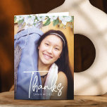 Tarjeta De Agradecimiento Bat Mitzvah Script Photo Gold Floral Watercolor<br><div class="desc">¡Asegúrate de que tu favorito Bat Mitzvah muestre su aprecio a todos los que apoyaron su evento! ¡Envíe esta sofisticada tarjeta de agradecimiento personalizada! Una acuarela floral moda, impresionante, blanca y dorada purpurina con tipografía de escritura blanca y tipo san serif superponen la foto de su elección. Flores acuáticas adicionales...</div>