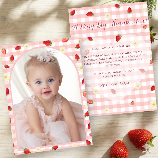 Tarjeta De Agradecimiento Berry Sweet Strawberry 1st Birthday Photo (Berry Sweet Strawberry 1st Birthday Photo Thank You Card)