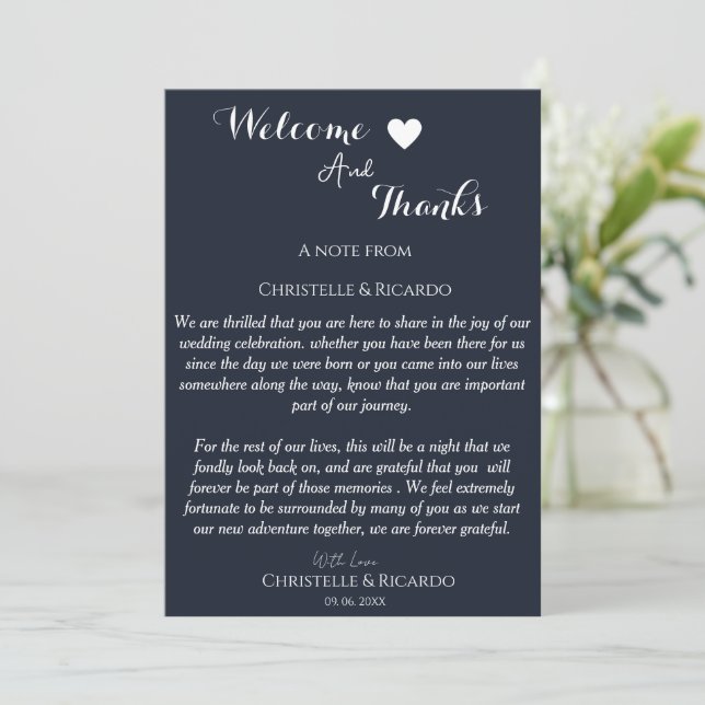 Tarjeta De Agradecimiento Bienvenida moderna en azul marino y gracias boda (Anverso de pie)