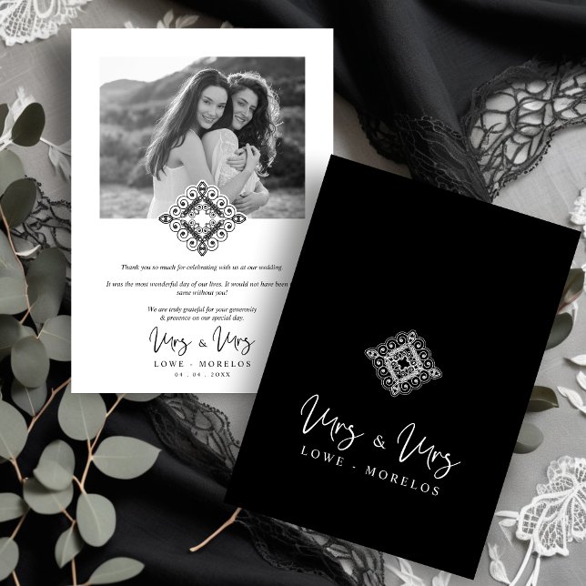 Tarjeta De Agradecimiento Black & White Mrs & Mrs Ornamental Flourish LGBT (Black & White Mrs & Mrs Ornamental Flourish Photo Lesbian LGBT Wedding Thank You Card with Envelope.)