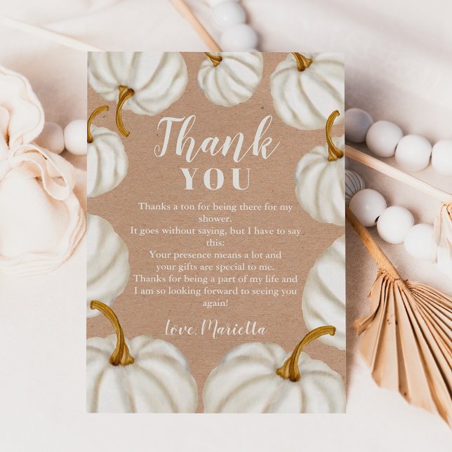 Tarjeta De Agradecimiento Blanquecino kraft de calabaza blanco caída ducha d (White Little pumpkin kraft fall baby shower Thank You Card)