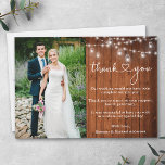 Tarjeta De Agradecimiento Boda Calligraphy Heart Wood Jar Lights<br><div class="desc">Guión de caligrafía moderno y elegante con Boda Heart Bride y Groom Foto - Tarjeta de agradecimiento - Madera rústica de campo con luces de cadena Mason Jar</div>