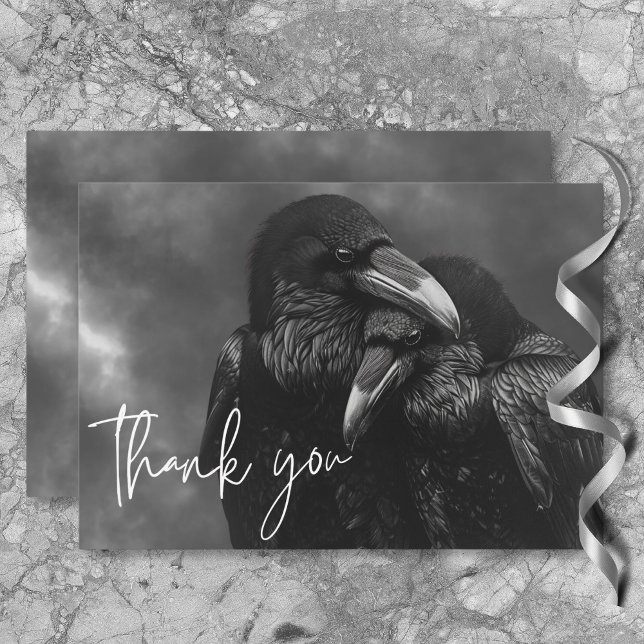 Tarjeta De Agradecimiento Boda de abrazo gótico negro y blanco de raven (Gothic Black & White Raven Embrace Wedding Thank You Card)