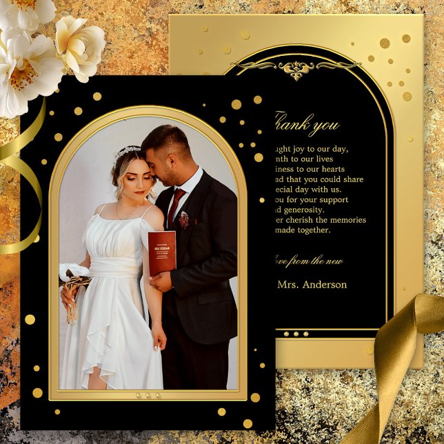 Tarjeta De Agradecimiento Boda de esparkles de oro negro (Wedding Thank You card showing your photo framed by a black and gold design with sparkling confetti.)