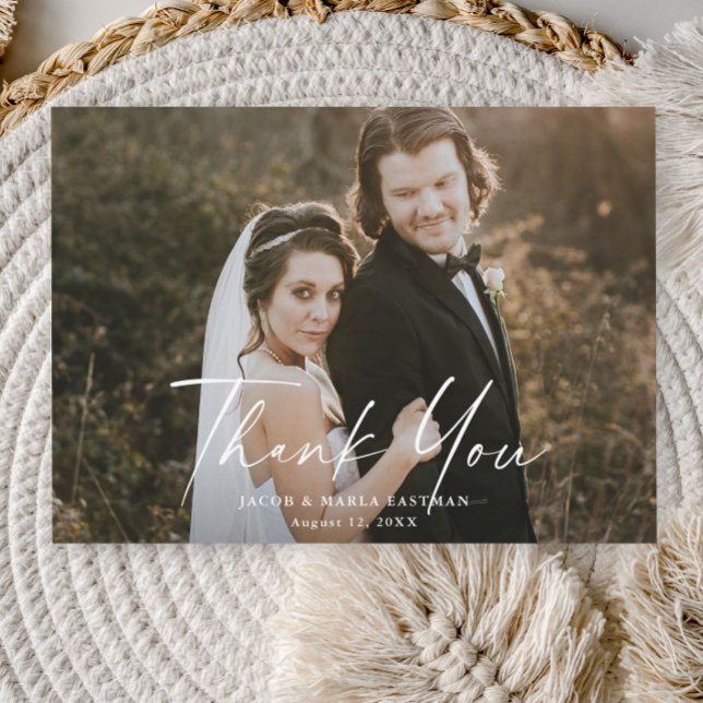 Tarjeta De Agradecimiento Boda de fotografía de caligrafía de escritura mode (Simple script photo wedding thank you card with modern handwritten typography overlay.)