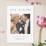 Tarjeta De Agradecimiento Boda de fotografía elegante y simple de la tipogra<br><div class="desc">Este sencillo boda de fotos personalizado de moda, gracias a la plantilla de tarjeta, presenta un diseño elegante, minimalista y moderno. La forma predeterminada son las esquinas nítidas estándar, pero las esquinas redondeadas también funcionan maravillosamente con este diseño, por lo que intenta ver ambos aspectos y ver cuál te agarra....</div>