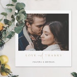 Tarjeta De Agradecimiento Boda de fotografía elegante y simple de la tipogra<br><div class="desc">Este sencillo boda de fotos personalizado de moda, gracias a la plantilla de tarjeta, presenta un diseño elegante, minimalista y moderno. Por favor revisa nuestra tienda para ver una versión de esta tarjeta con todo el texto negro en la parte delantera, así como una versión rectangular de este diseño en...</div>