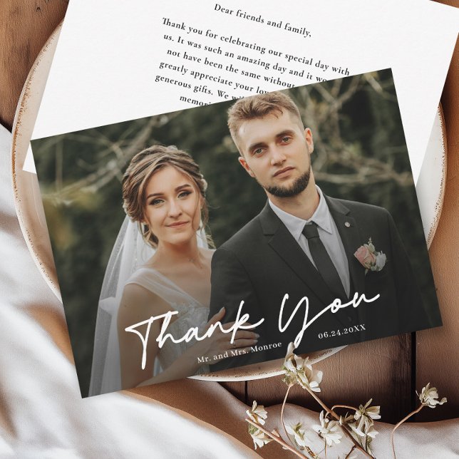 Tarjeta De Agradecimiento Boda de fotografías manuscritas simples (Simple handwritten script wedding photo thank you cards.)