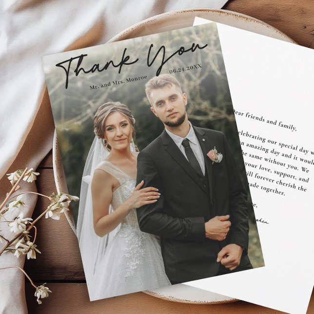 Tarjeta De Agradecimiento Boda de fotografías manuscritas simples (Simple handwritten black script wedding photo thank you card.)