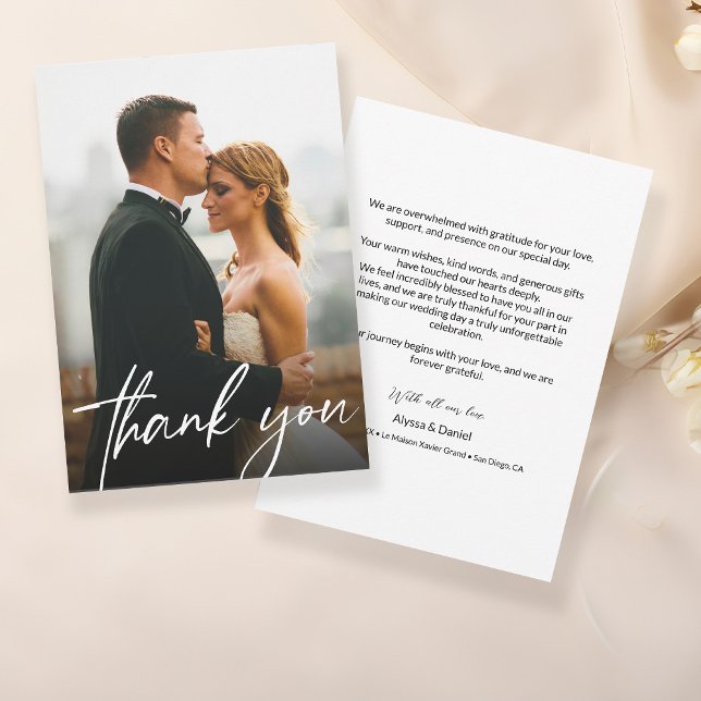 Tarjeta De Agradecimiento Boda de fotografías sencillas con guión moderno (One wedding photo, modern thank you text overlay.)