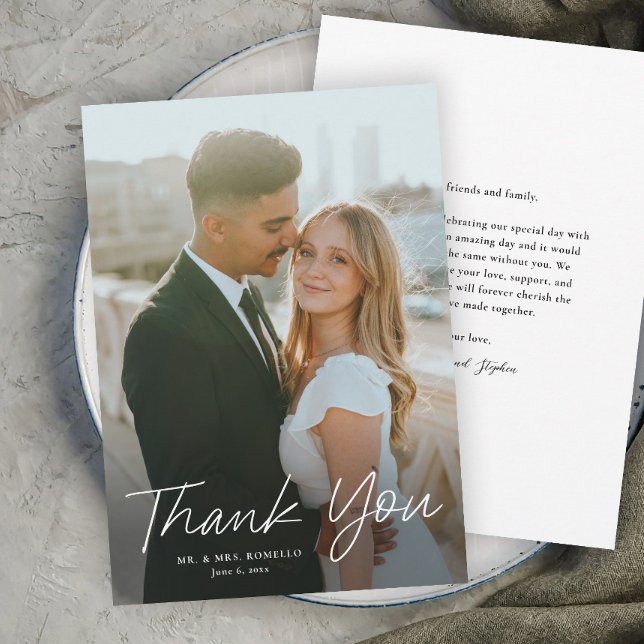 Tarjeta De Agradecimiento Boda de fotografías sencillas con guión moderno (Modern script photo wedding thank you card with full bleed photo typography overlay.)