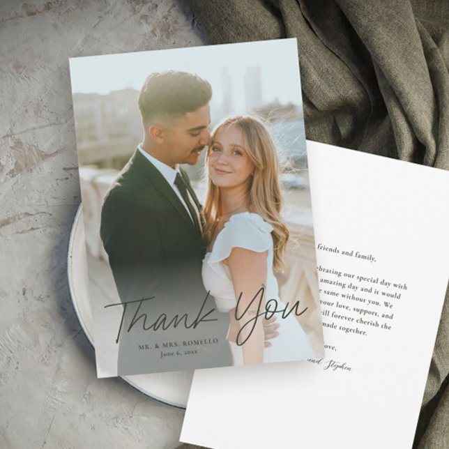 Tarjeta De Agradecimiento Boda de fotografías sencillas con guión moderno (Modern script photo wedding thank you card with full bleed photo typography overlay.)