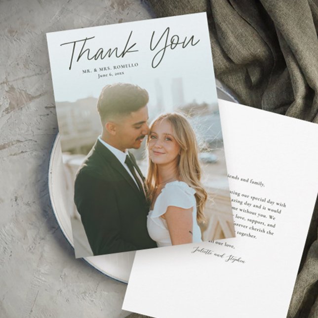 Tarjeta De Agradecimiento Boda de fotografías sencillas con guión moderno (Modern script photo wedding thank you card with full bleed photo typography overlay.)