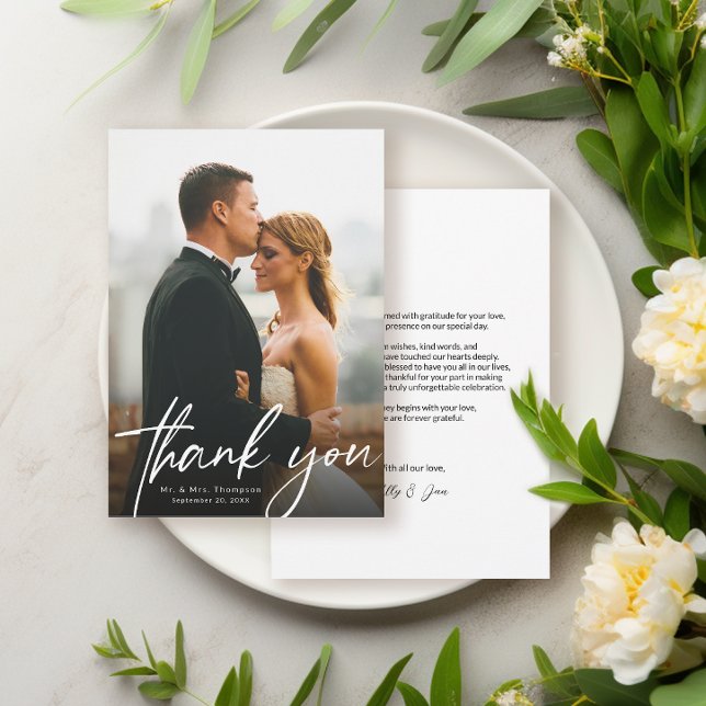Tarjeta De Agradecimiento Boda de fotografías sencillas con guión moderno (Modern typography script, wedding photo thank you card with personal message.)