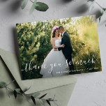 Tarjeta De Agradecimiento boda de letras bellas gracias foto<br><div class="desc">Un hermoso diseño de escritura con una maravillosa imagen de la novia y el novio. Añade un mensaje personal de agradecimiento al dorso.</div>