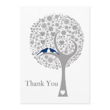 boda de los pájaros amorosos azul marino del árbol