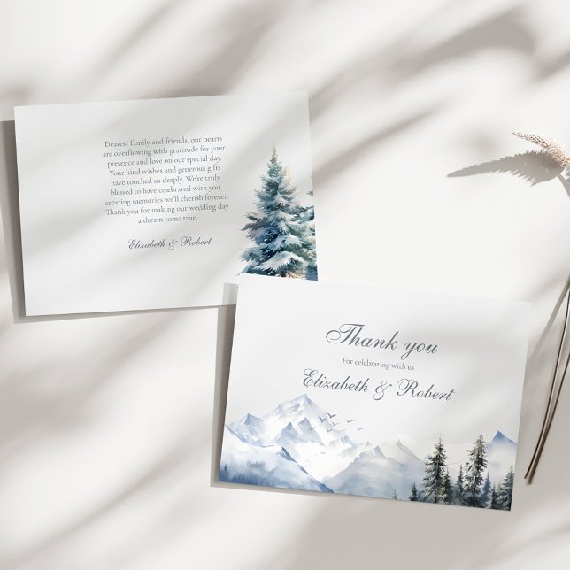 Tarjeta De Agradecimiento Boda de Montaña y Árboles de Pino (Snowy Mountain & Pine Trees Wedding Thank You Card on a sunny white table.)