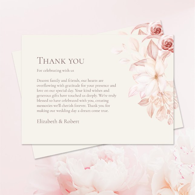 Tarjeta De Agradecimiento Boda de rosas beiges y rosas gracias (Romantic Beige and Pink Roses Wedding Thank You Card on pastel pink table with pink roses.)