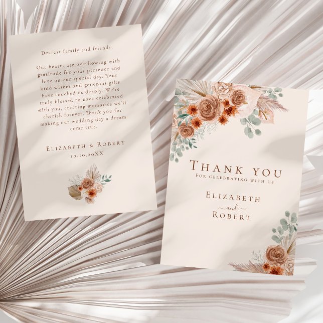 Tarjeta De Agradecimiento Boda de Terracota Bohemio Floral Pampas Grass (Boho Terracotta Floral Pampas Grass Wedding Thank You Card on a sunny neutral dry palm leaf.)