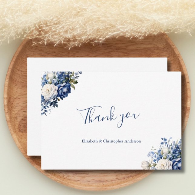 Tarjeta De Agradecimiento Boda floral blanca azul ducha de novia (Blue White Watercolor Floral Wedding Bridal Shower thank you cards. Flat, Personalize your names)