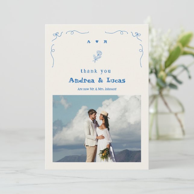 Tarjeta De Agradecimiento Boda fotográfico azul monograma con mano trenzada  (Anverso de pie)